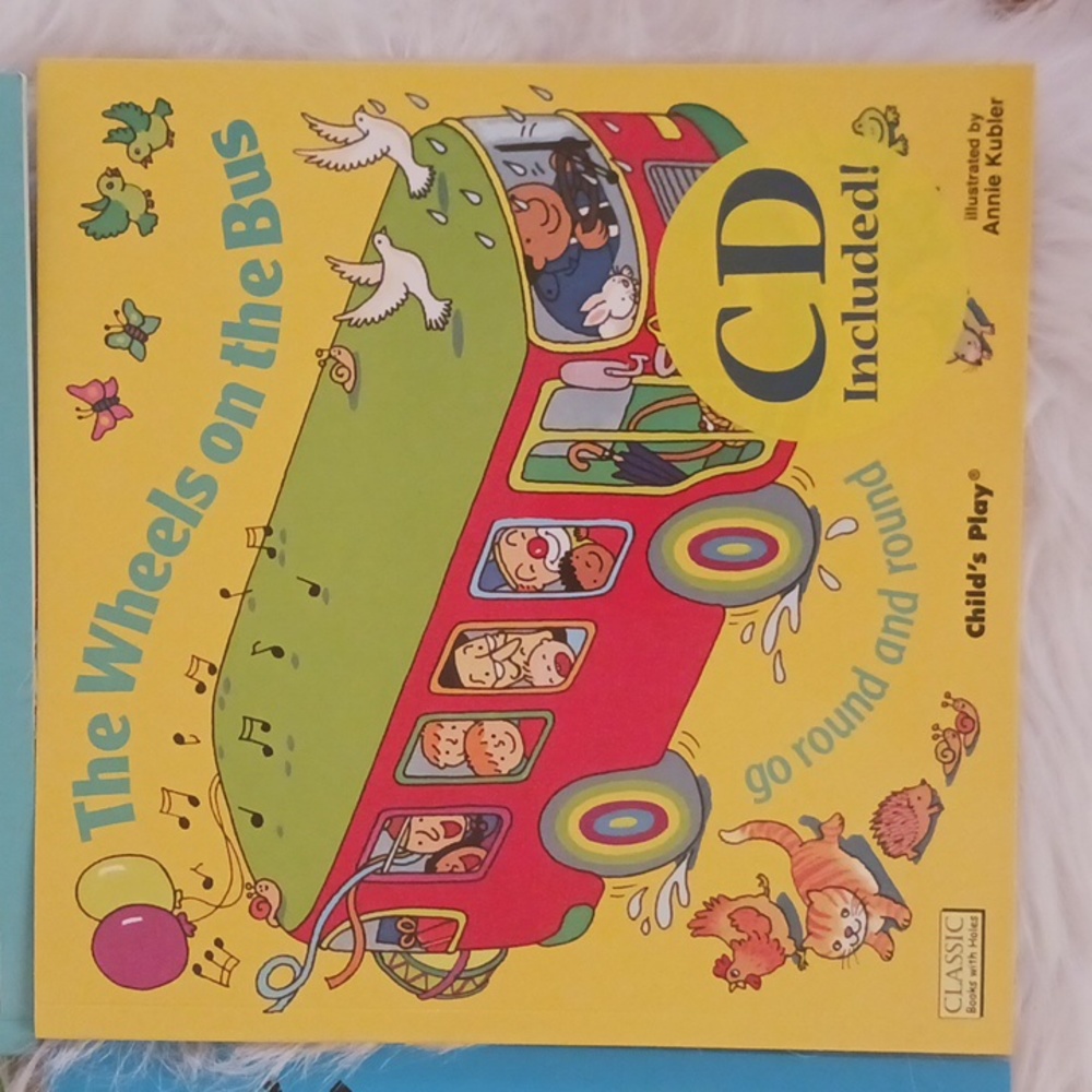 Classic Children's Books CD Included - Picture 2 of 10